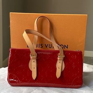 LOIUS VUITTON Red Vernis Rosewood Avenue Purse